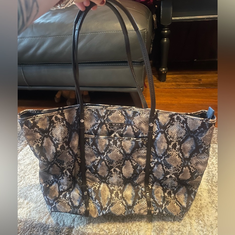 Tumi tote bag